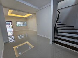2 Bedroom Townhouse for sale in Bangkok, Hua Mak, Bang Kapi, Bangkok