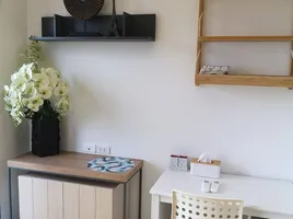 1 спален Кондо в аренду в Triple Y Residence, Wang Mai