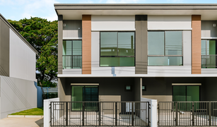 2 Bedrooms Townhouse for sale in Dokmai, Bangkok Unio Town Suanluang - Phatthanakan