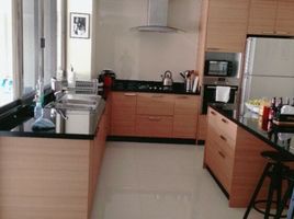 3 Schlafzimmer Appartement zu vermieten im Charan Mansion, Khlong Toei Nuea