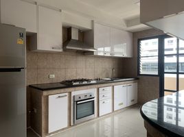 3 спален Кондо в аренду в Cosmo Villa, Khlong Toei