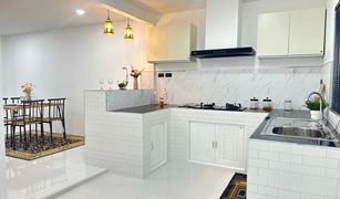 2 Bedrooms Townhouse for sale in Na Kluea, Pattaya Rattanakorn Village 18