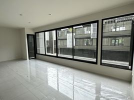 4 Bedroom Townhouse for rent at Nue Hybe Suksawat, Rat Burana