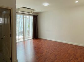 3 Bedroom Townhouse for sale at Chuan Chuen Charan 3, Wat Tha Phra