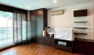 Кондо, 3 спальни на продажу в Chong Nonsi, Бангкок Baan Siri Sathorn Yenakard
