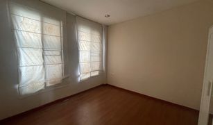 3 Bedrooms Townhouse for sale in Bang Kaeo, Samut Prakan Baan Klang Muang British Town Srinakarin