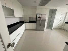 4 спален Кондо в аренду в Baan Koon Apartment, Thung Mahamek