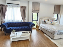4 Schlafzimmer Reihenhaus zu vermieten im Centro Bangna, Bang Kaeo