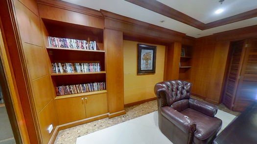 图片 3 of the Library / Reading Room at Wattana Suite