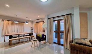 Sala Ya, Nakhon Pathom Baan Krisana Garden Home တွင် 4 အိပ်ခန်းများ အိမ် ရောင်းရန်အတွက်