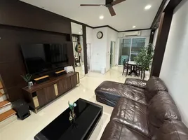 3 Schlafzimmer Haus zu vermieten im Baan Klang Muang Sathon-Taksin 2, Bang Kho