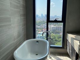 2 Schlafzimmer Wohnung zu verkaufen im The Diplomat Sathorn, Si Lom