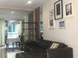 3 Schlafzimmer Reihenhaus zu vermieten im Baan Klang Muang Urbanion Srinakarin 46/1, Nong Bon