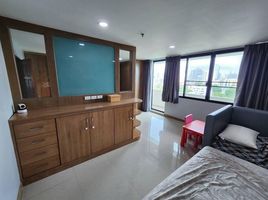 3 Bedroom Condo for sale at The Royal Navin Tower, Chong Nonsi