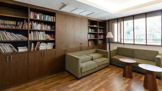 写真 1 of the Library / Reading Room at The Rajdamri