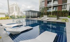 Фото 2 of the Communal Pool at Regal Condo Sathorn - Naradhiwas