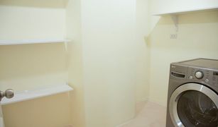 ขายคอนโด 2 ห้องนอน ใน สีลม, กรุงเทพมหานคร สีลม คอนโดมิเนี่ยม