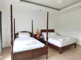 3 Bedroom Townhouse for sale in Wat Lok Moli, Si Phum, Suthep