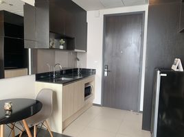 1 Schlafzimmer Appartement zu vermieten im Edge Sukhumvit 23, Khlong Toei Nuea