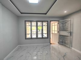 2 Bedroom Townhouse for sale at Baan Bush Sarin Pinklao, Krathum Lom, Sam Phran, Nakhon Pathom