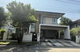 5 bedroom House for sale in Samut Prakan, Thailand
