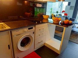 1 Bedroom Condo for rent at Silom Suite, Si Lom