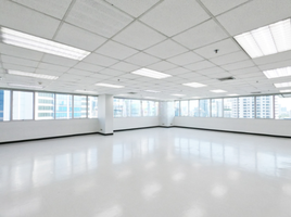 135 m² Office for rent at United Business Centre II, Khlong Tan Nuea