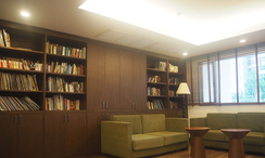 写真 2 of the Library / Reading Room at The Rajdamri