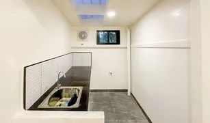 曼谷 Suan Luang 3 卧室 联排别墅 售 