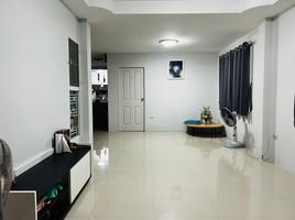 4 Schlafzimmer Reihenhaus zu verkaufen im Wisatesuknakorn Phase 3, Phanthai Norasing, Mueang Samut Sakhon, Samut Sakhon