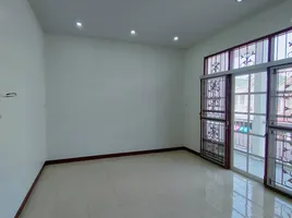 3 Bedroom Townhouse for sale at Wana Lake Home, Wat Chan