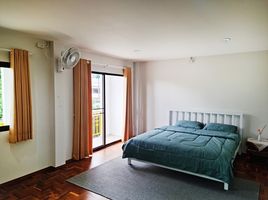 3 Schlafzimmer Reihenhaus zu vermieten in Chiang Mai, Chang Phueak, Mueang Chiang Mai, Chiang Mai