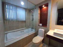 2 спален Кондо в аренду в Avenue 61, Khlong Tan Nuea