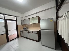 คอนโด 2 ห้องนอน ให้เช่า ในโครงการ CS Villa, คลองตันเหนือ