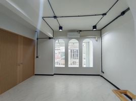 5 спален Дом for sale in Arun Ammarin, Бангкок Нои, Arun Ammarin