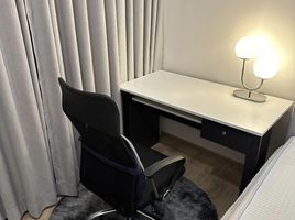 1 Schlafzimmer Appartement zu vermieten im Oka Haus, Khlong Tan