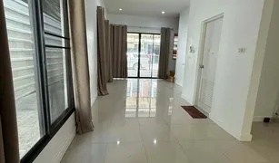 3 Bedrooms Townhouse for sale in Tha Raeng, Bangkok Sixnature Watcharapol