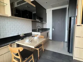 1 Schlafzimmer Wohnung zu vermieten im Edge Sukhumvit 23, Khlong Toei Nuea