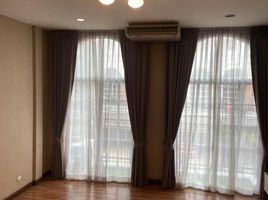 3 Schlafzimmer Reihenhaus zu vermieten im Plus City Park Lat Phrao 71, Lat Phrao