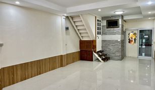 2 Bedrooms Townhouse for sale in Bang Na, Bangkok Sanphawut Townhouse