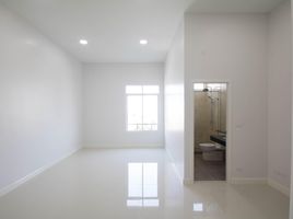 2 Schlafzimmer Haus zu verkaufen im Ratchadakarn, Sam Sen Nok