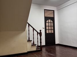 4 Schlafzimmer Shophaus zu vermieten in Bangkok, Bang Chak, Phra Khanong, Bangkok