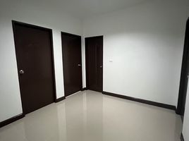 4 Schlafzimmer Reihenhaus zu verkaufen im K.C. Cluster Ramintra, Sam Wa Tawan Tok