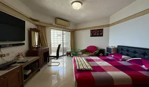 2 Bedrooms Condo for sale in Na Kluea, Pattaya Markland Condominium