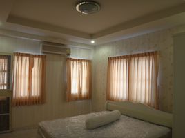 3 Schlafzimmer Reihenhaus zu verkaufen im Rung Arun Ville, Hua Thale, Mueang Nakhon Ratchasima