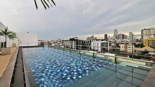 Фото 1 of the Communal Pool at Click Condo Sukhumvit 65