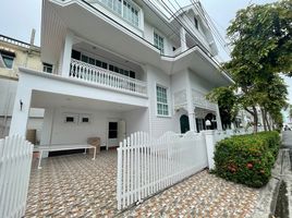 3 Schlafzimmer Reihenhaus zu vermieten im Fantasia Villa 3, Samrong Nuea, Mueang Samut Prakan