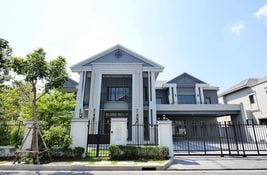 6 bedroom House for sale in Samut Prakan, Thailand