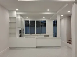 3 спален Дом в аренду в Prompak Gardens, Khlong Tan Nuea, Щаттхана