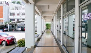 N/A Retail space for sale in Khlong Toei Nuea, Bangkok Metha Wattana Building